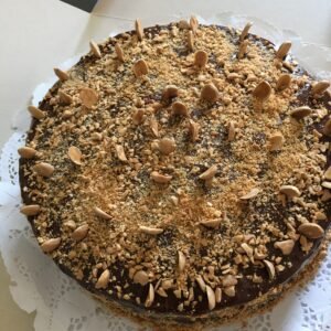 Torta de chocolate acalugado con almendras tostadas